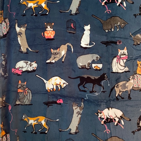 Vera Bradley ~CAT'S MEOW~ Plush Fleece Throw Blanket Blue Background NWT 80x50 - Picture 6 of 12
